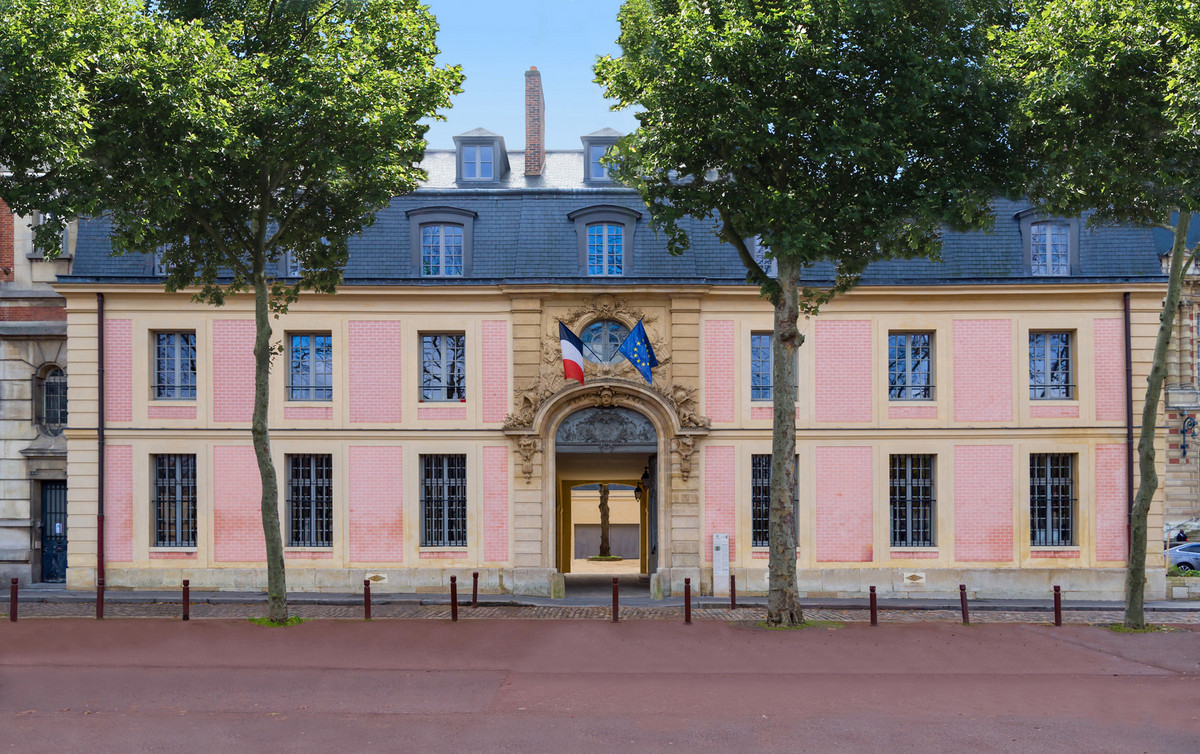 agglomération facade versailles grand parc hotel des gendarmes