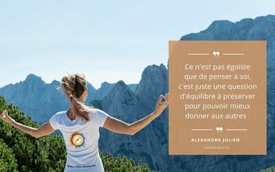 femme-face-a-la-montagne-logo-naturellesaventures-et-citation-alexandra-julien