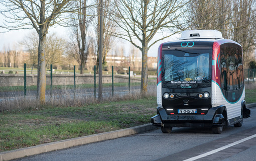 Bus autonome sur l'allée des Marronniers